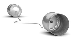 Kommunikation: Zwei Blechdosen mit Schnur verbunden