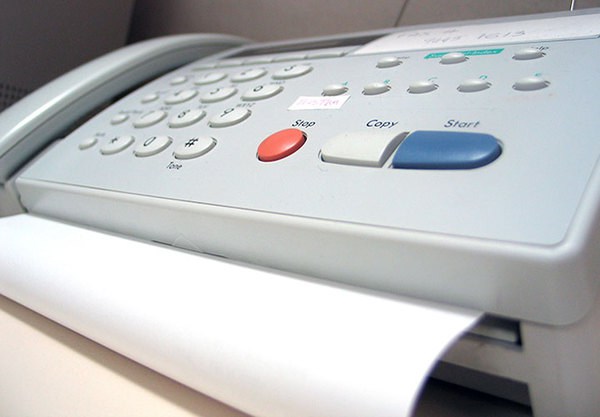 Fax Gerät mit Fax-Nachricht